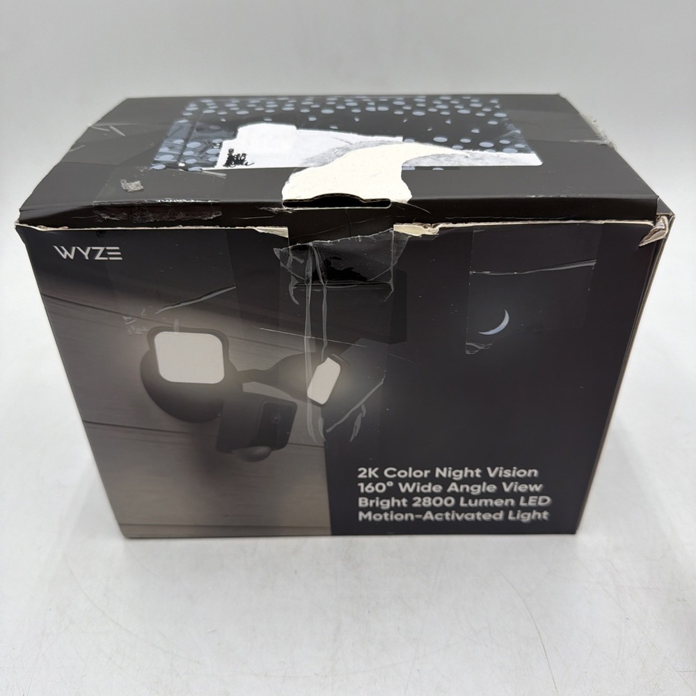 Wyze Cam Floodlight V2 Motion-Activated 2K HD Color Night Vision Camera - Picture 4 of 8